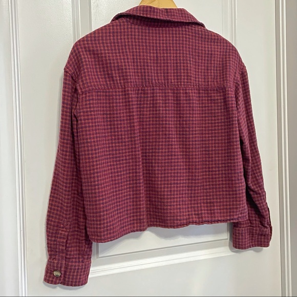 American Eagle Cropped Flannel Button-Up Shirt - Picture 3 of 4